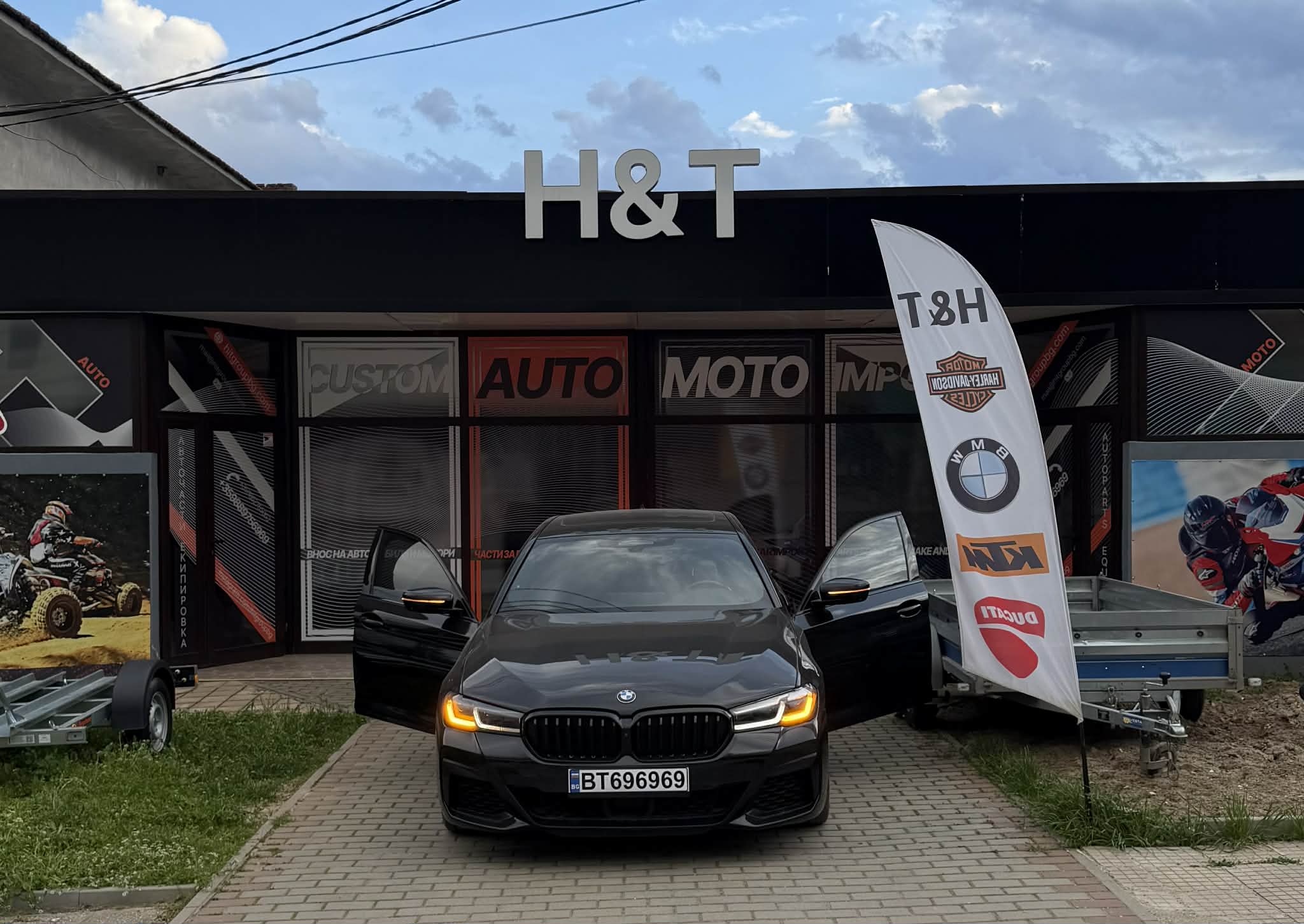 BMW пред шоурума на H&T Group